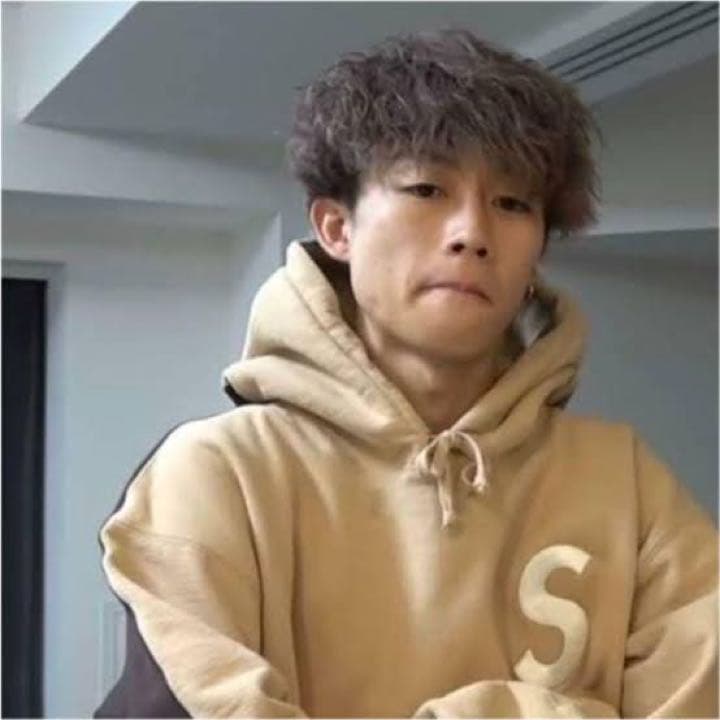 コムドット ゆうた 着用 色違い supreme パーカー - メルカリ