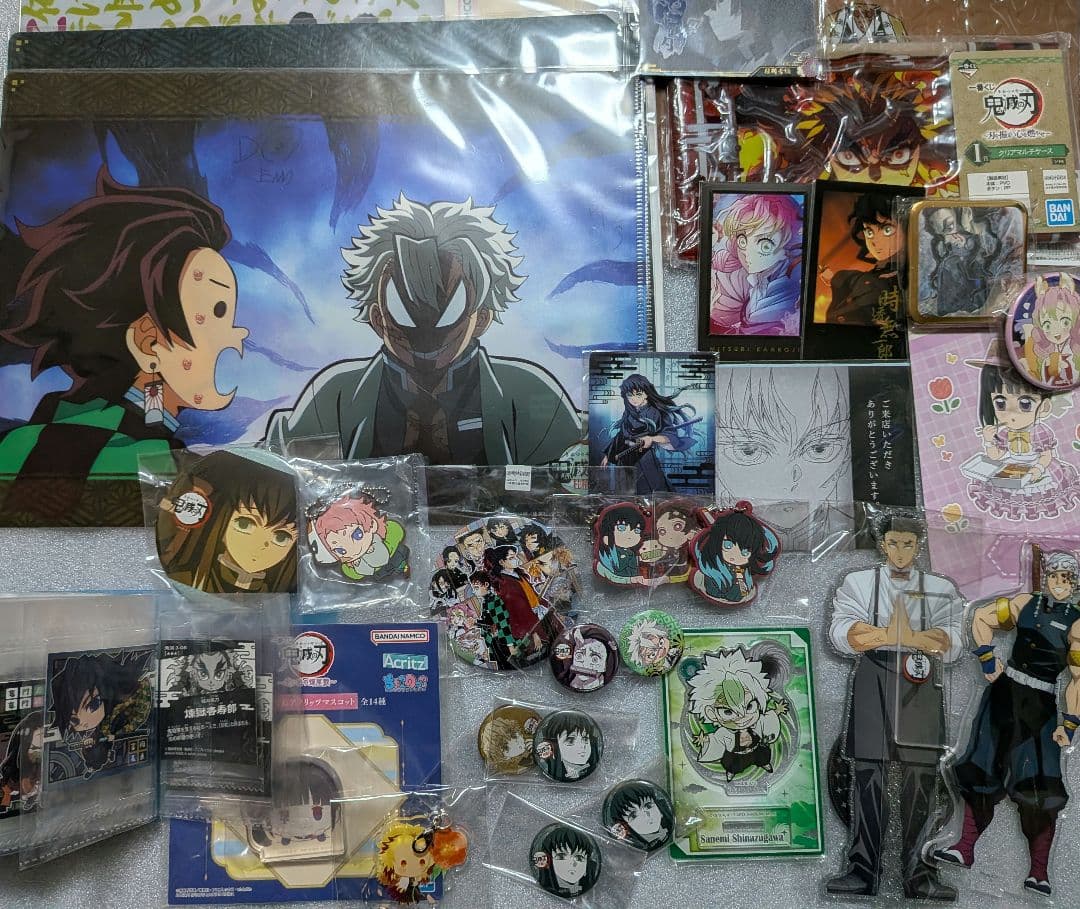 鬼滅の刃　ダイニング　お楽しみくじ　ポストカード　缶バッジ　チェキ　まとめ売り 鬼滅シアター開催記念「鬼滅の刃」シアターダイニング】 お楽しみくじ