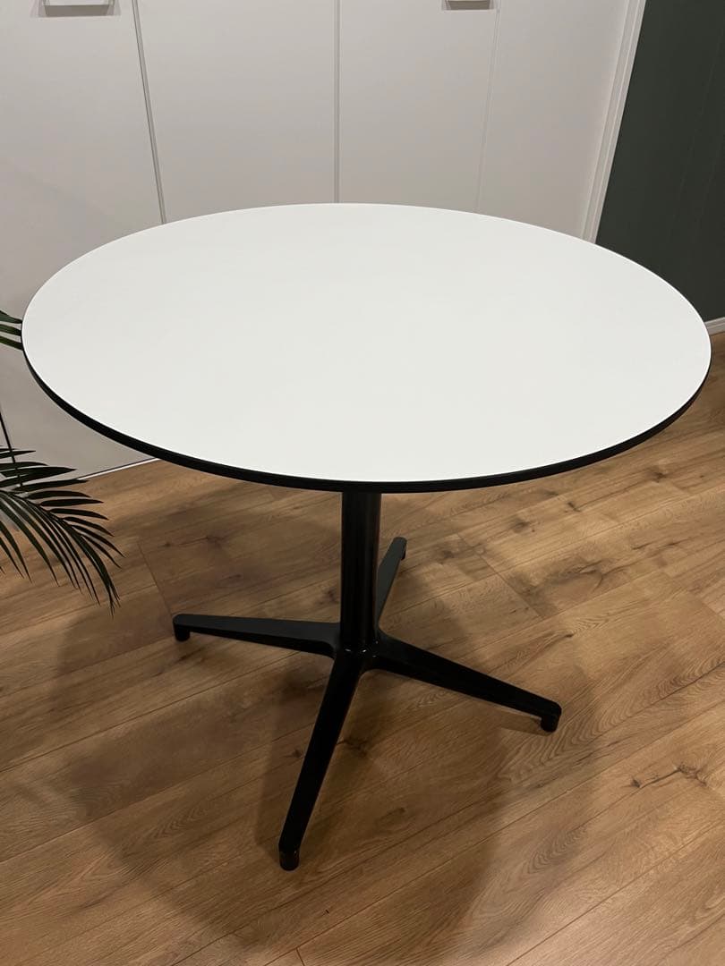 vitra ヴィトラ ビストロテーブル ラウンド ホワイト 美品 Vitra(ヴィトラ)社のBistro table(ビストロテーブル) ホワイト