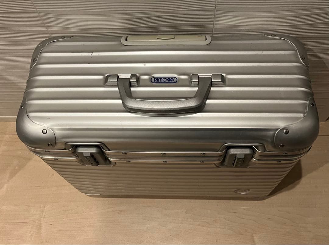 RIMOWA パイロットトロリー 2輪 廃盤 Audi仕様 - メルカリ