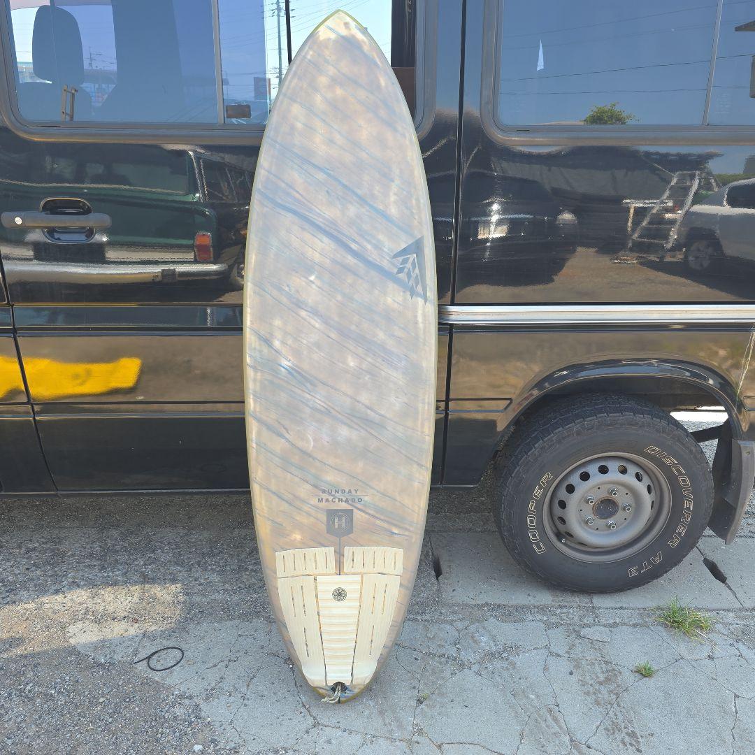 ファイヤーワイヤーSunday Machado サーフボード ファイヤーワイヤー【SUNDAY】カラーNEWボード | サーフィンスクール