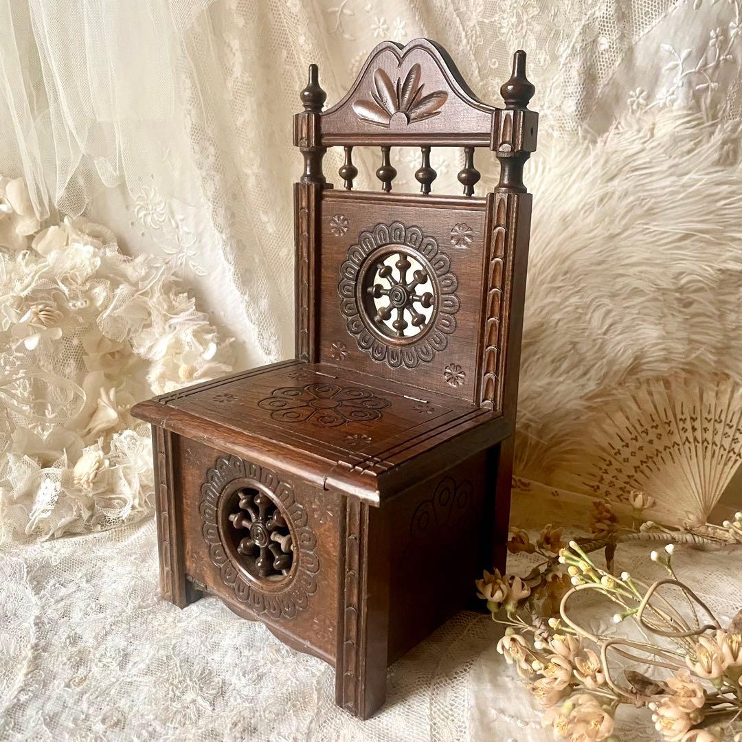 木製ドールチェア　ブルターニュ　ブルトン家具　収納付き　フランスアンティーク 木製ドールチェア ブルターニュ ブルトン家具 収納付き フランス