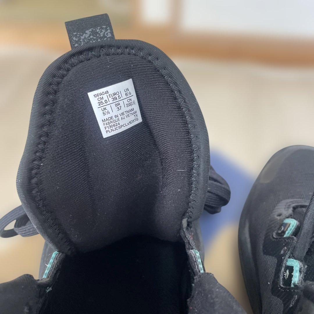 asics NOVASURGE 3 ブラック/アイスミント 25.0cm