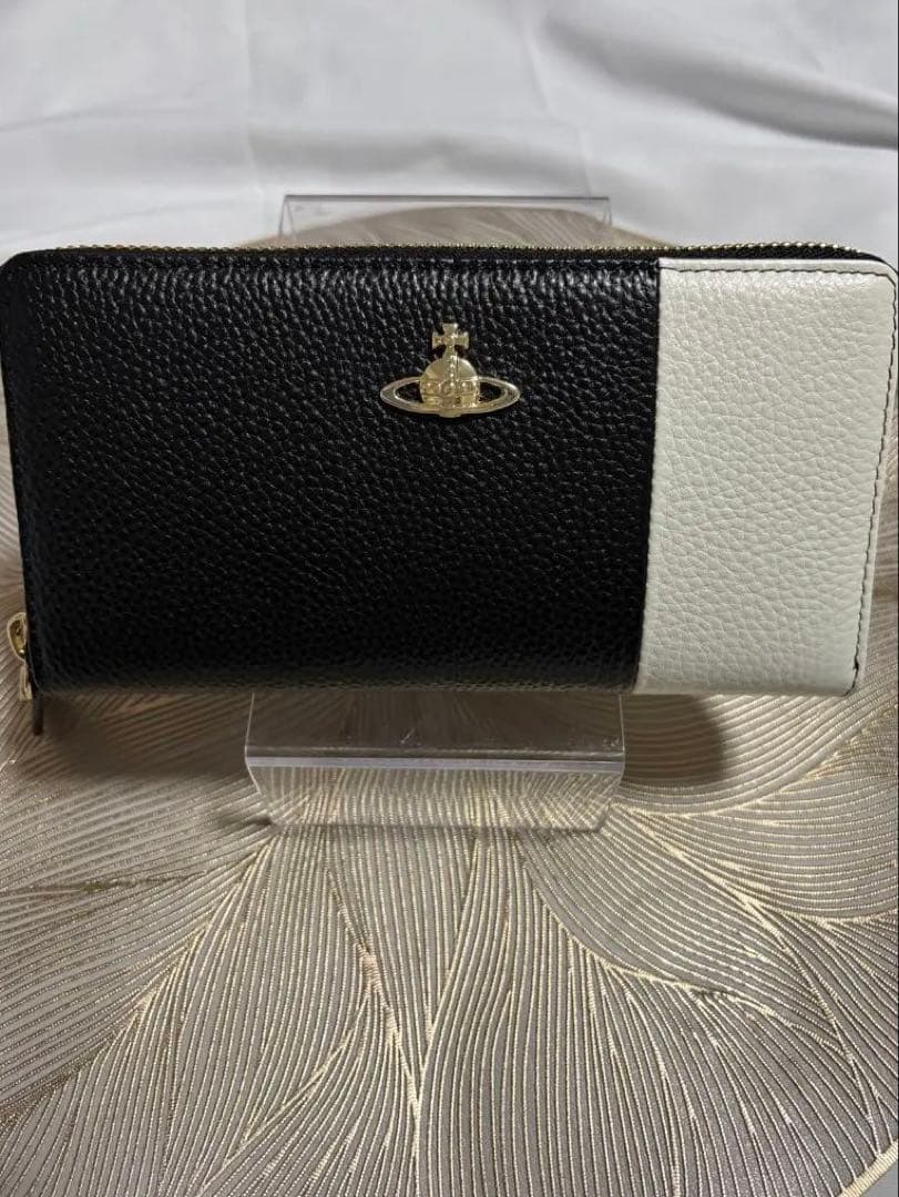 【新品】ヴィヴィアン オーブ 黒白 レザー 長財布 Vivienne Westwood（ヴィヴィアンウエストウッド） ラウンドファスナー