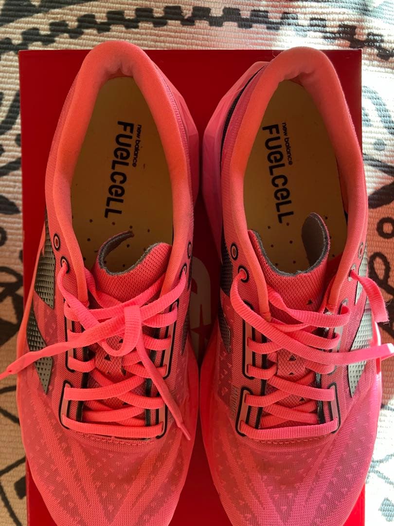 希少New balance FuelCell Rebel v4 26.5cm