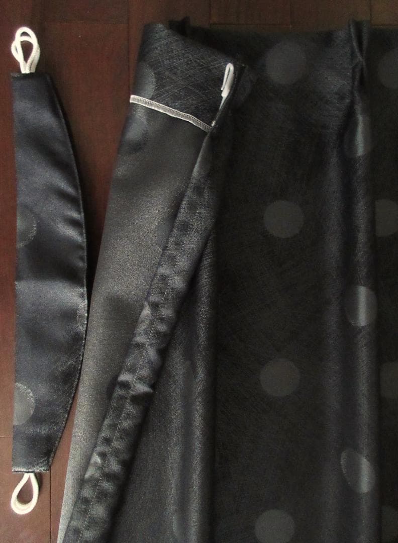 まゆまゆ★3級遮光 水玉幅150X丈220(２枚入)(KM4033)が2組