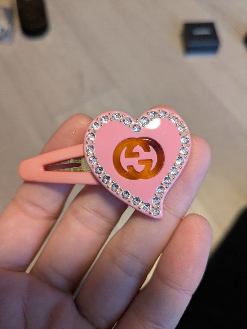 GUCCI ハート型ヘアクリップ ピンク