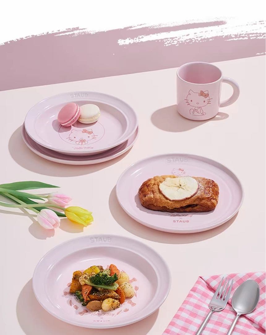日本未発売　海外限定　STAUB ハローキティ　皿 2枚セット 22CM ハローキティ（ピンクハート）ランチプレート 陶器 子供食器｜皿