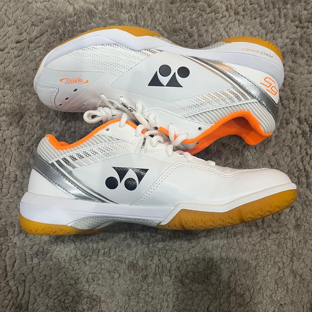YONEX SHB65Z3W バドミントンシューズ ホワイト/オレンジ 25cm - メルカリ