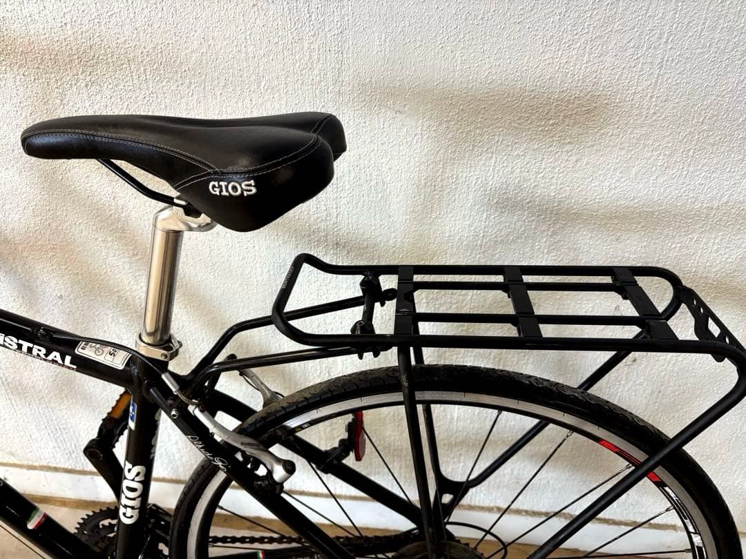 ブラック×GIOSロゴが映える、シンプルに“かっこいい”クロスバイク