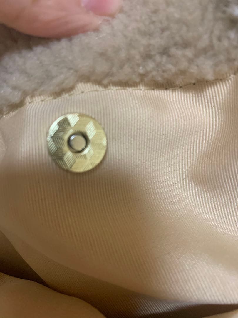 プラダノベルティ新品未使用フリースハンドバッグ ベージュ - メルカリ