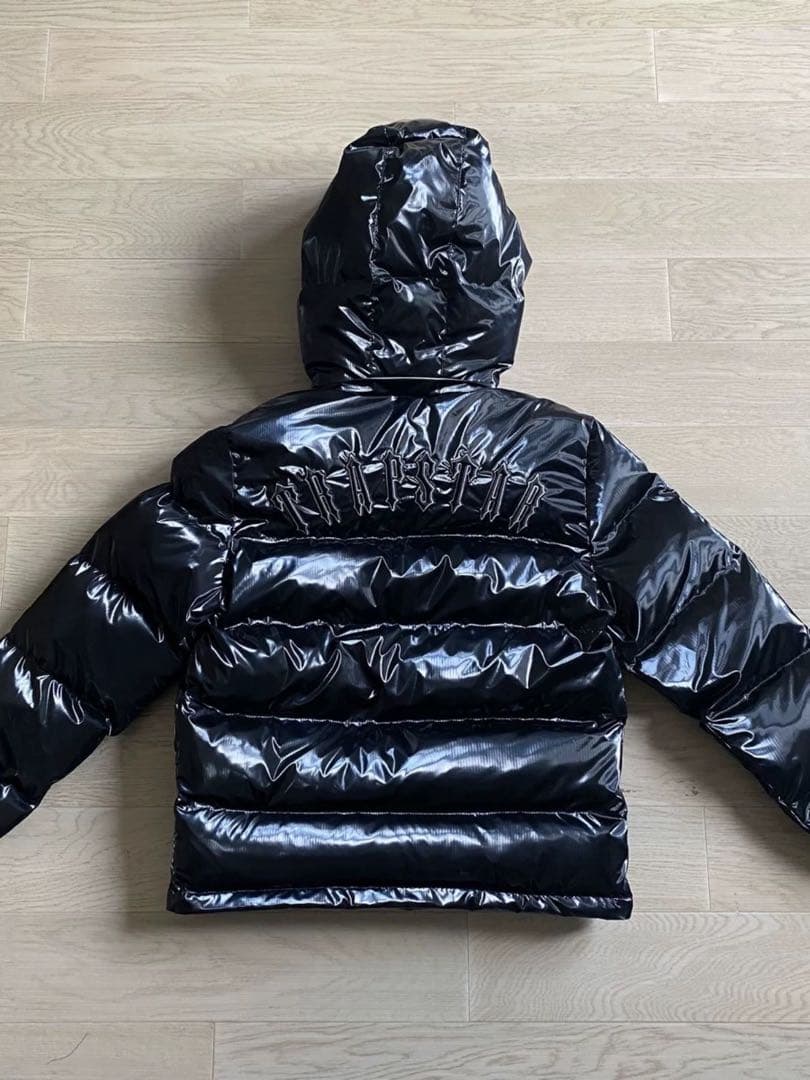TRAPSTAR新品Mサイズ ダウンジャケット メンズ 光沢ブラック