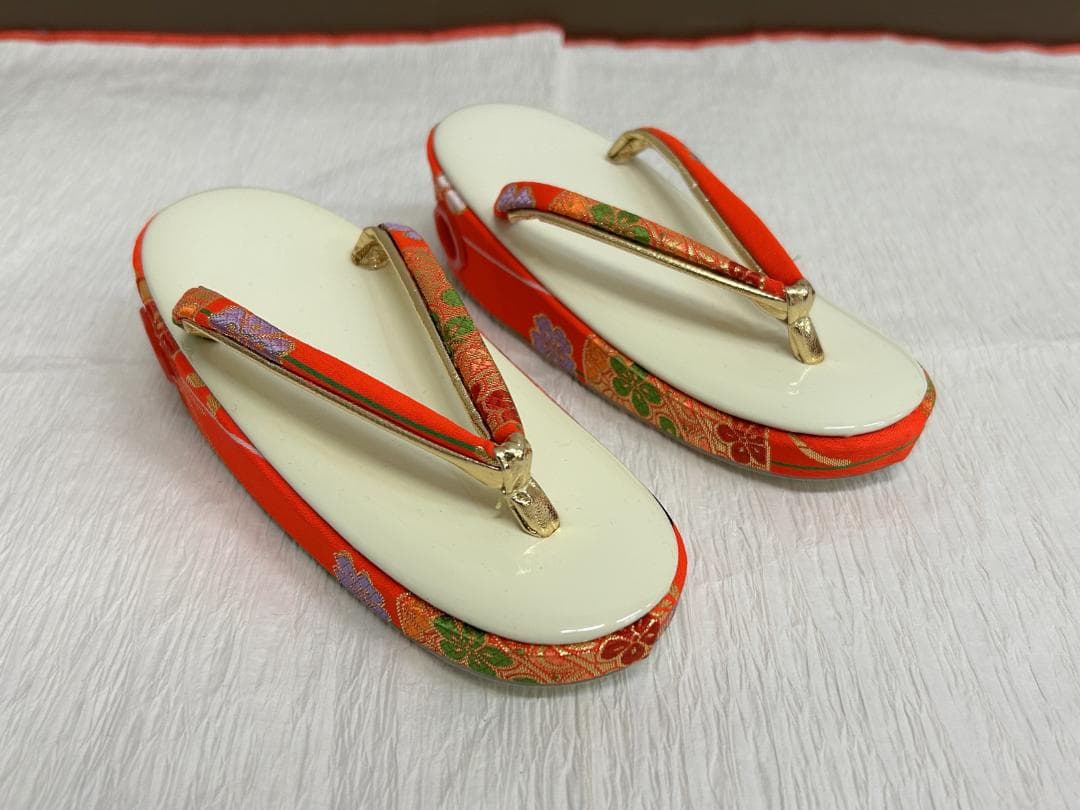 七五三セット 祝帯ペアセット 赤 中サイズ 草履18cm 箱入り 新古品