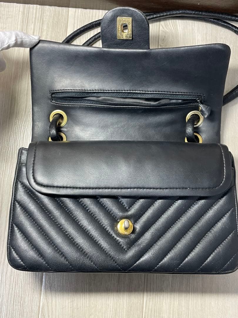 CHANELノベルティ シェブロン Vステッチ Wフラップ ショルダー - メルカリ