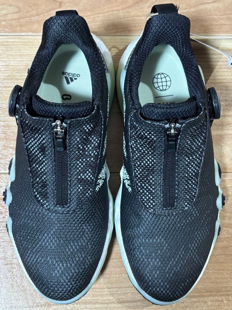 新品、未使用！　アディダス　レディース コードカオス22 BOAゴルフシューズ スパイクレス×靴ひもタイプ派のゴルフ女子が「コードカオス22」を試し