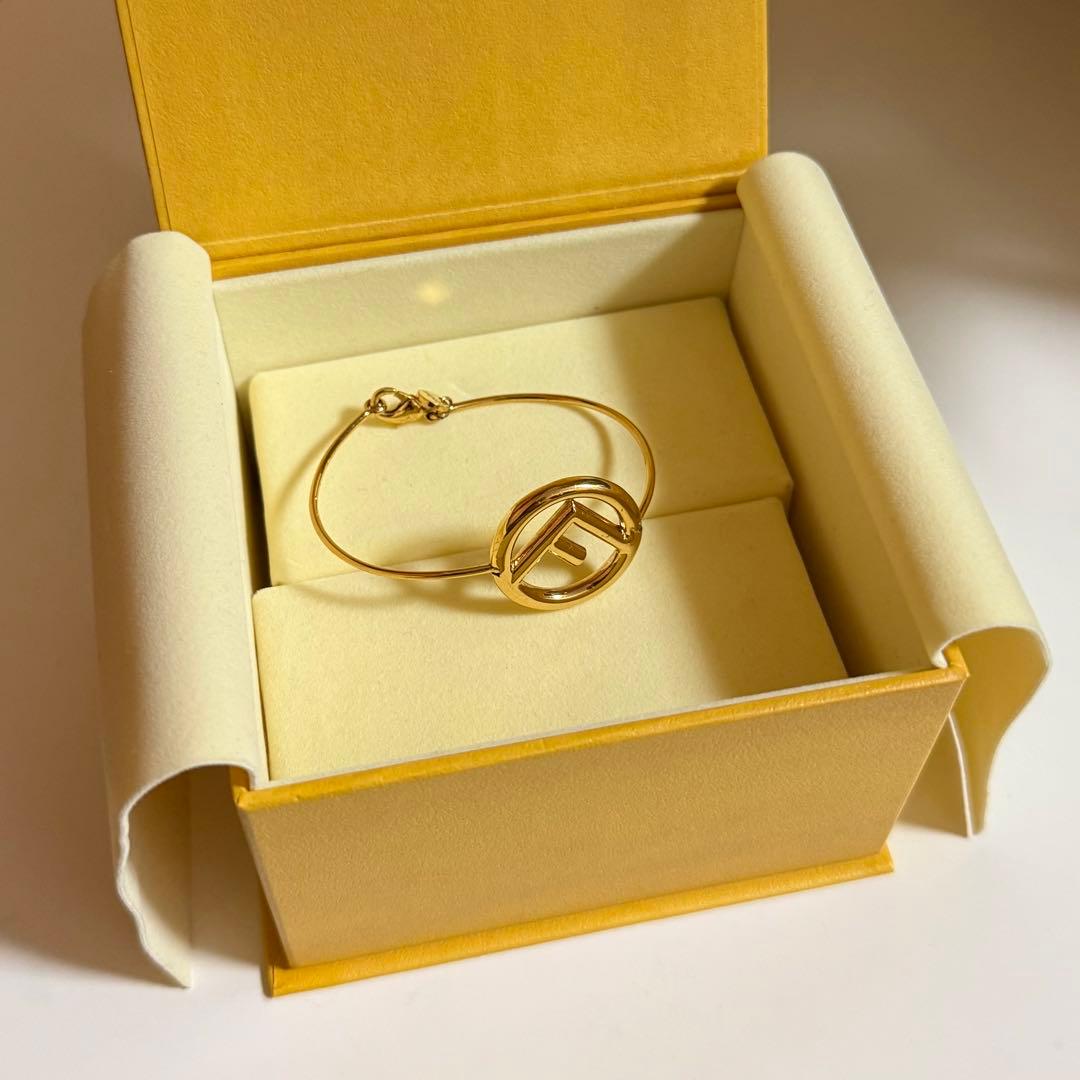 FENDI フェンディ エフ イズ ナローバングルS ゴールド ブレスレットの