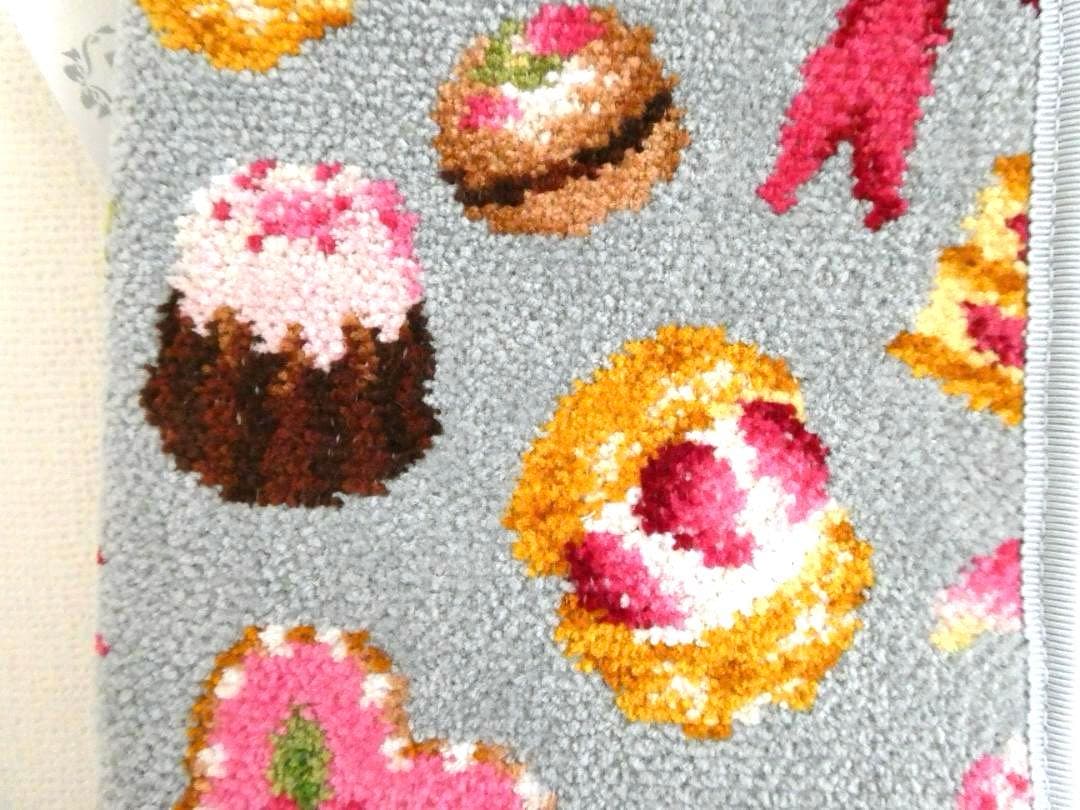 フェイラー】マルチケース 収納ポーチ シュークリームやカヌレ、マカロン