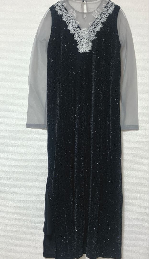 美品 レジャ レースネック透け袖スリットキラキラロングドレス