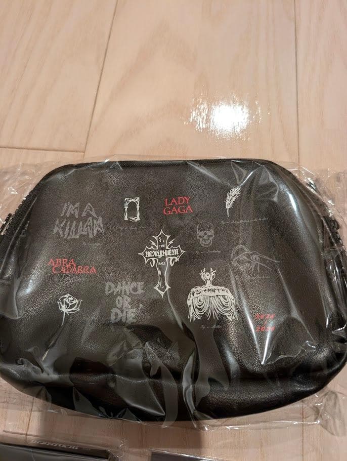 新品Lady Gaga VIP Gold Merch セット 2026レディガガ - メルカリ
