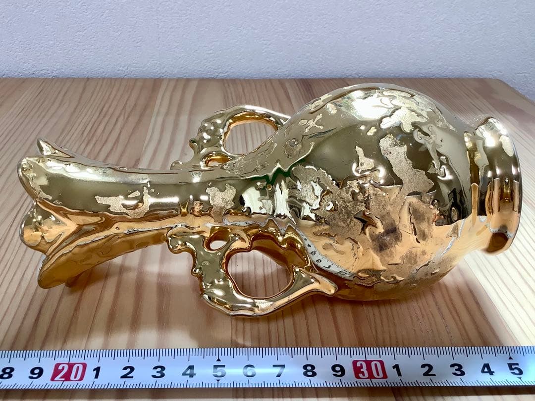 22金と24金の陶器花瓶2点セットプラス外国銀貨【合計4