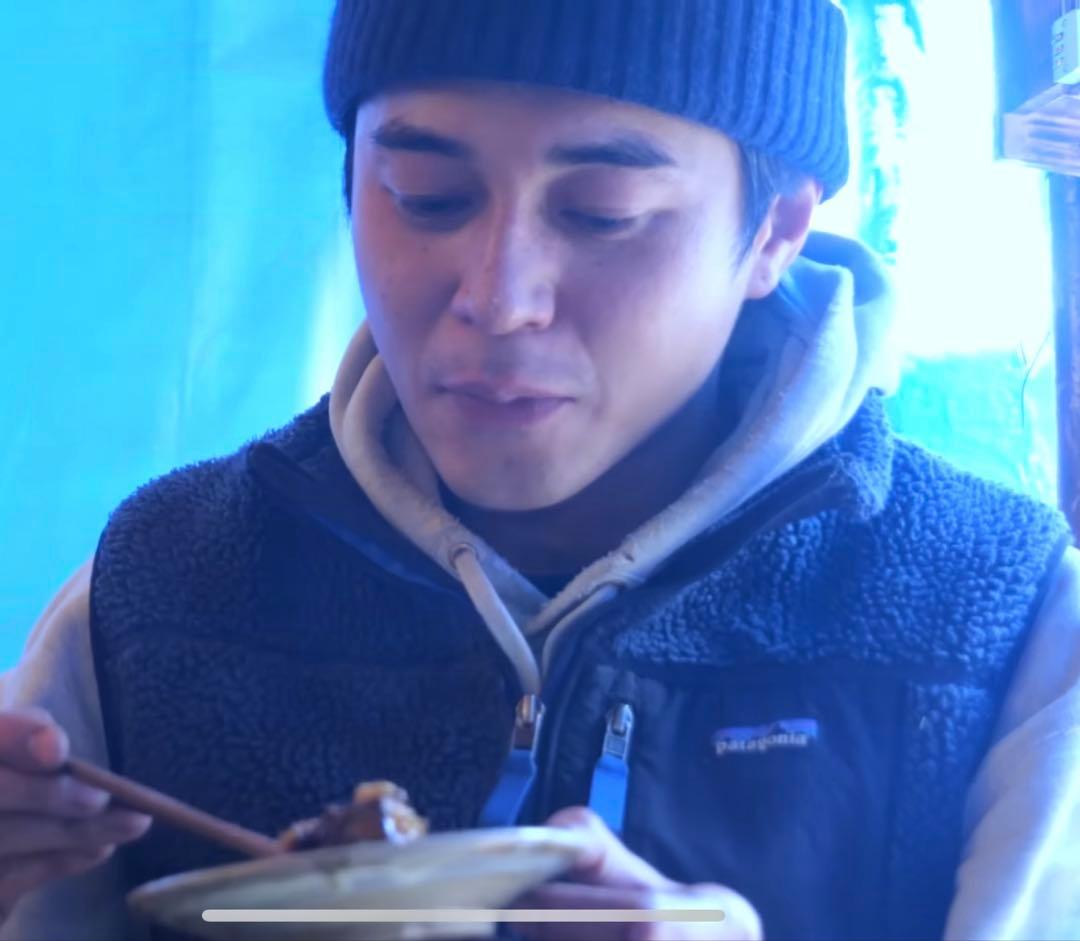 【美品】東出昌大着用Patagonia レトロxベスト（M）ブラック/ブルー 美品】東出昌大着用Patagonia レトロxベスト（M）ブラック/ブルー