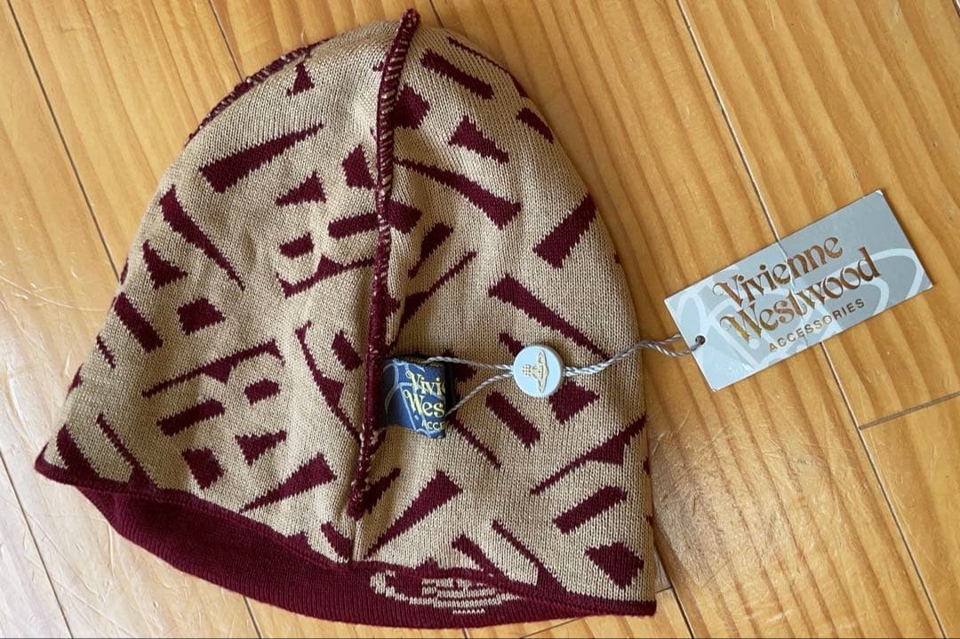 ね*こ様 【新品・未使用】ヴィヴィアン ニット帽 ビーニー ロゴ付き