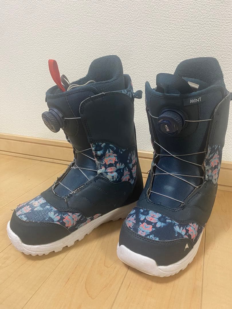 BURTON Mint スノーボードブーツ 女性用 ネイビー/フラワー