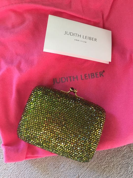 b*2様 スワロフスキーのバック 世界的ジュエリーブランド 【スワロフスキー】初のブランドブック 11