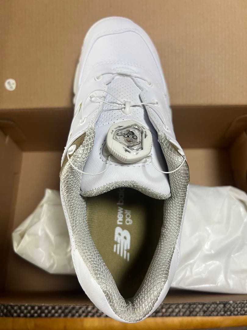 New Balance ゴルフシューズ ホワイト/ゴールド