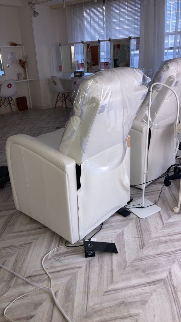 ☆tmr様専用ページ☆ ホワイト 電動リクライニング 1人掛けソファ