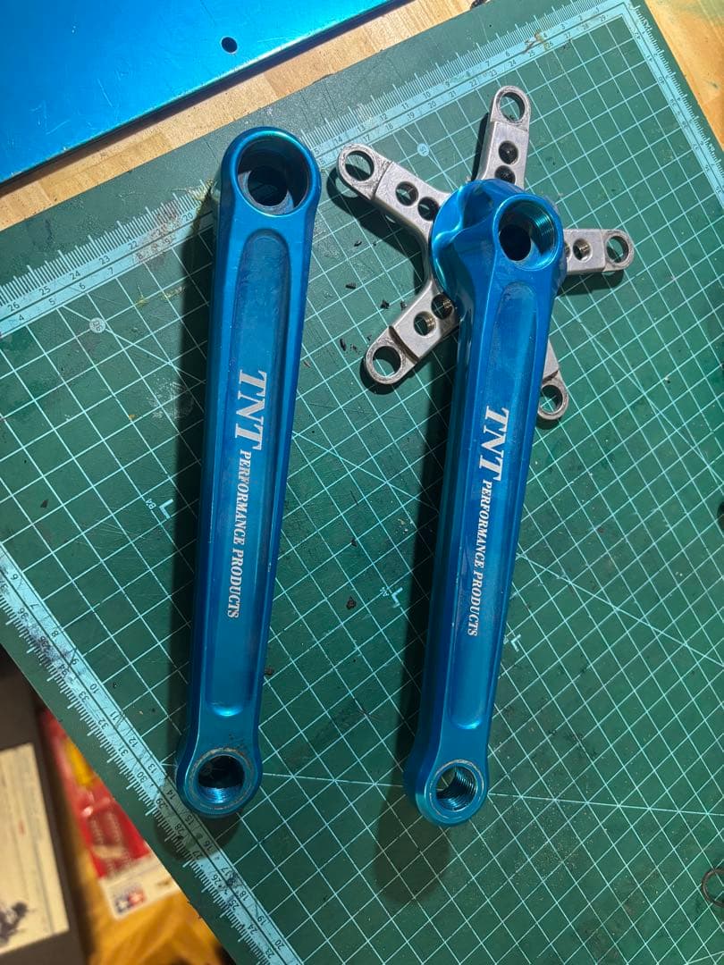希少TNT クランクセット 175mm 青ヴィンテージMTB Amazon.co.jp: マウンテンバイク クランクセット 170mm 104BCD