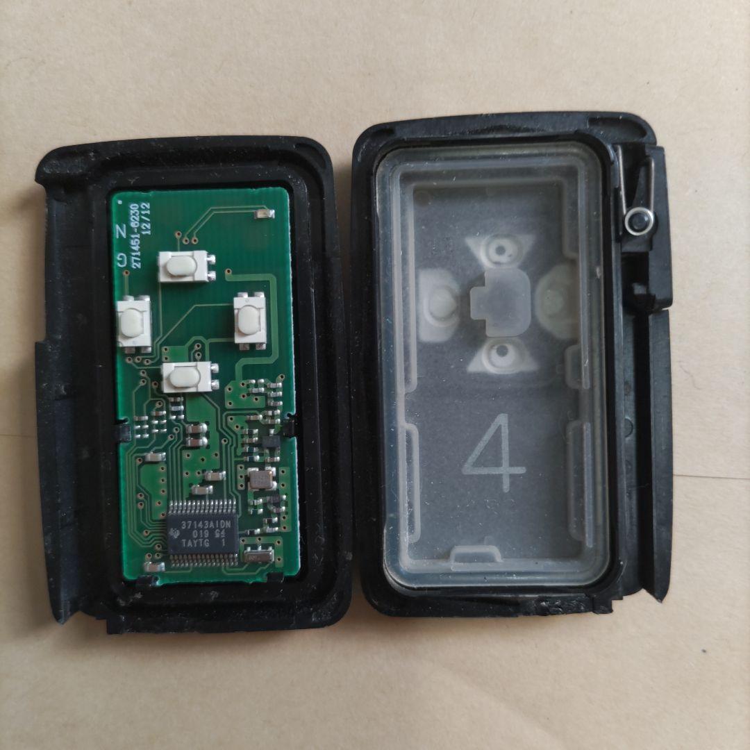 トヨタ純正スマートキー ヴォクシー・ノア70系 - メルカリ