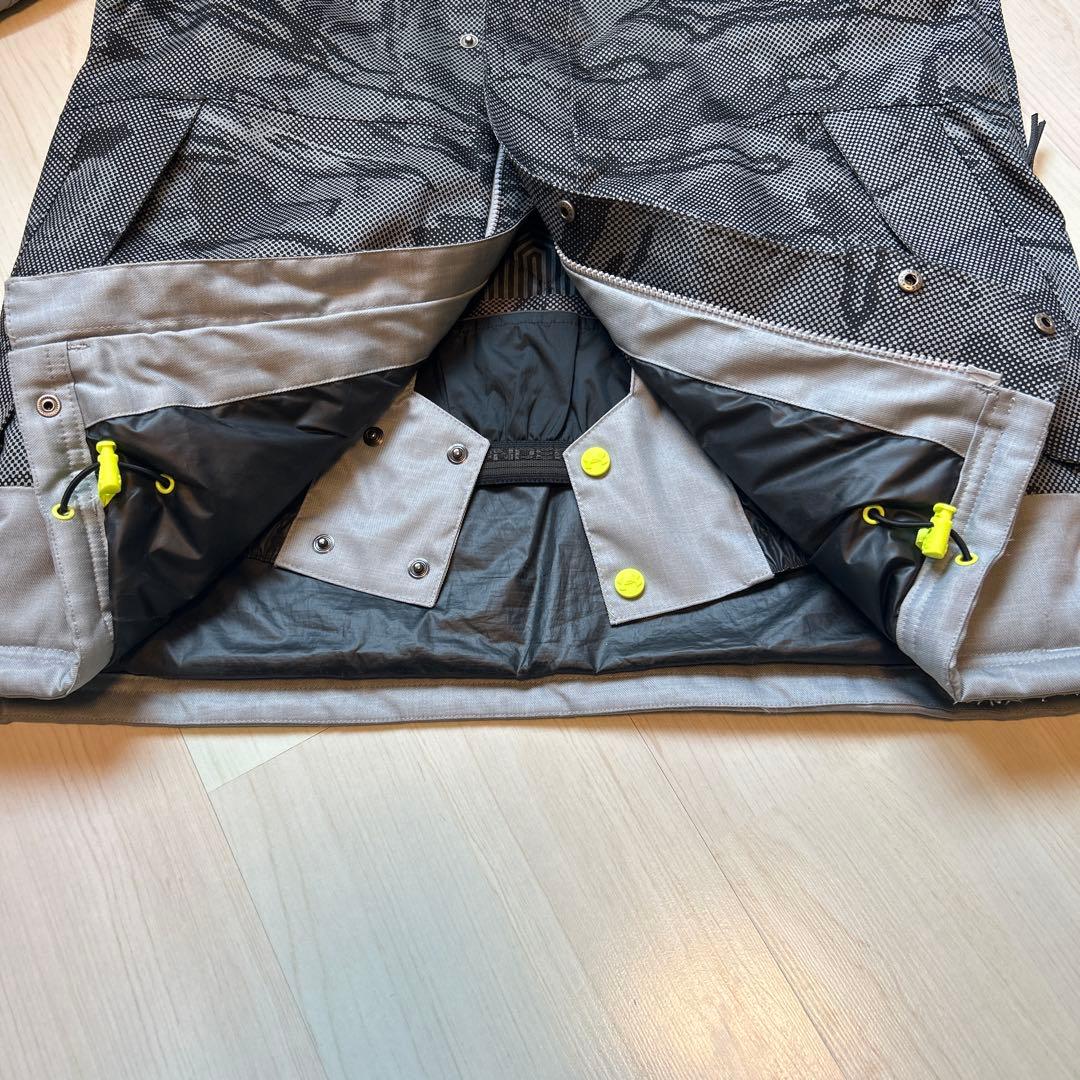 アンダーアーマー メンズSM スキーウェア 多機能 2回着用 しっかり