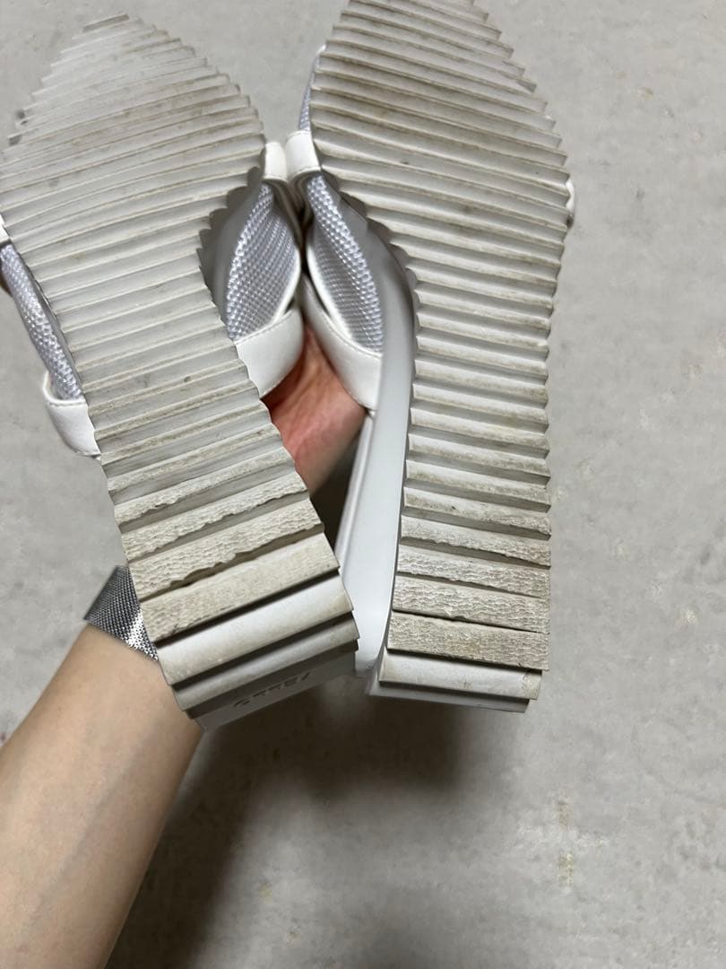 YELLO SCORE DEFORMED WEDGE SANDALS