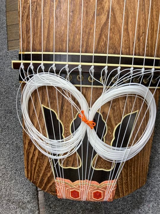 イ 13弦 縁取り葉 並甲 すだれ彫り 甲の紋様が綺麗 舌に