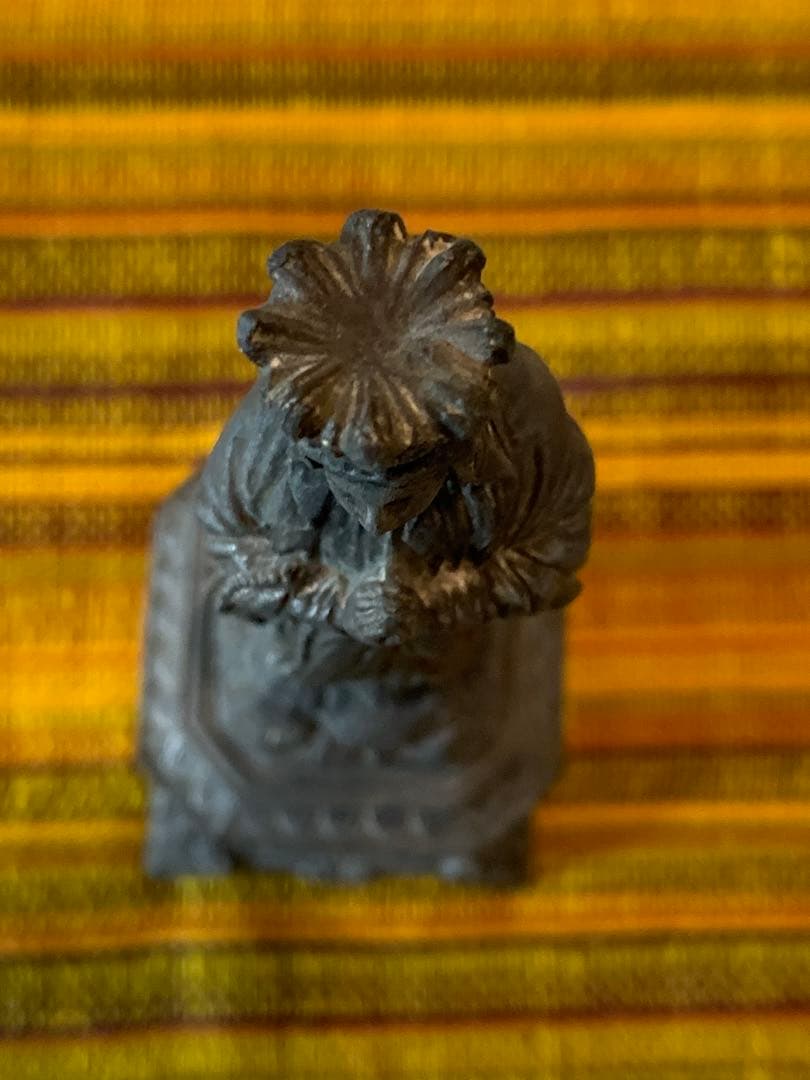 フランス製 アンティーク 真鍮製のマリア像 細かいディテールで凛と