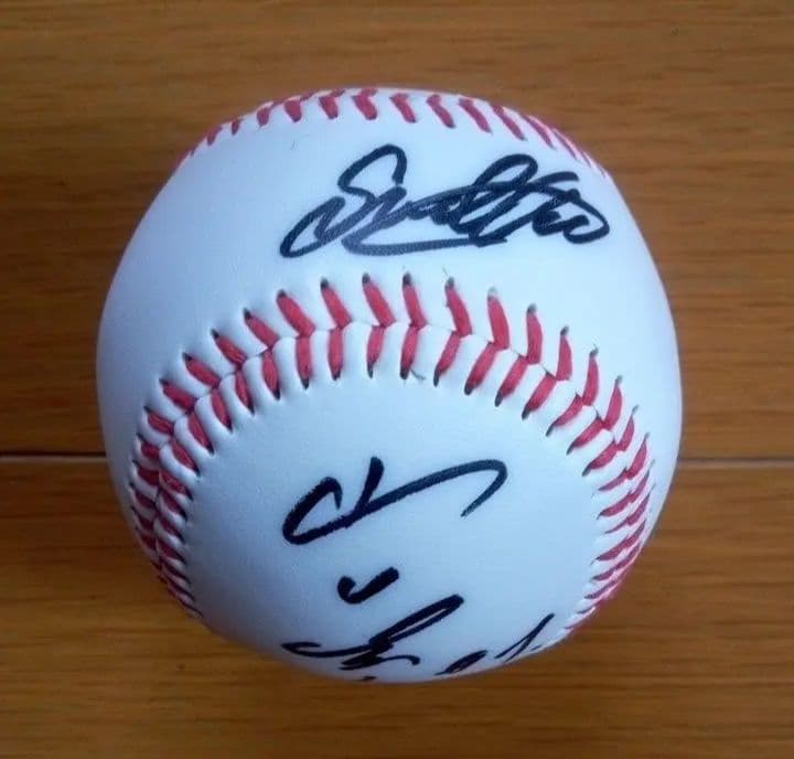 ヤクルトスワローズ 山田哲人直筆サインボール - メルカリ