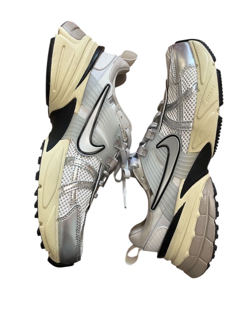 （美品）NIKE ナイキV2K RUN 25.5cm