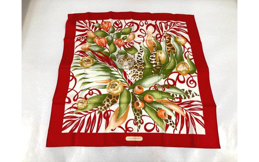 Salvatore Ferragamo 31 2428花柄シルクスカーフレッド - MYSKIIN.COM