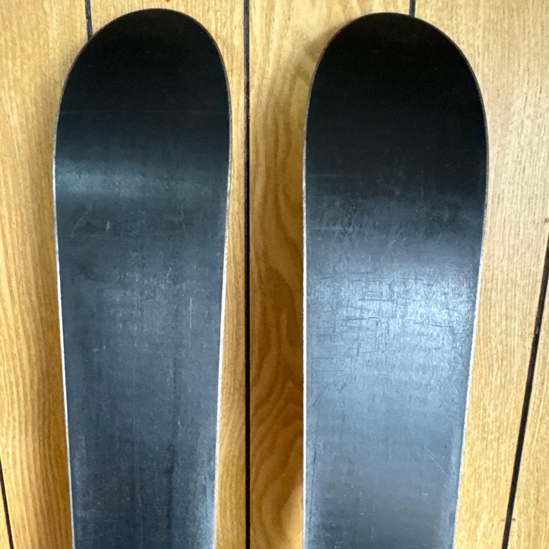 スキー板 ピンクと紫のデザイン 136