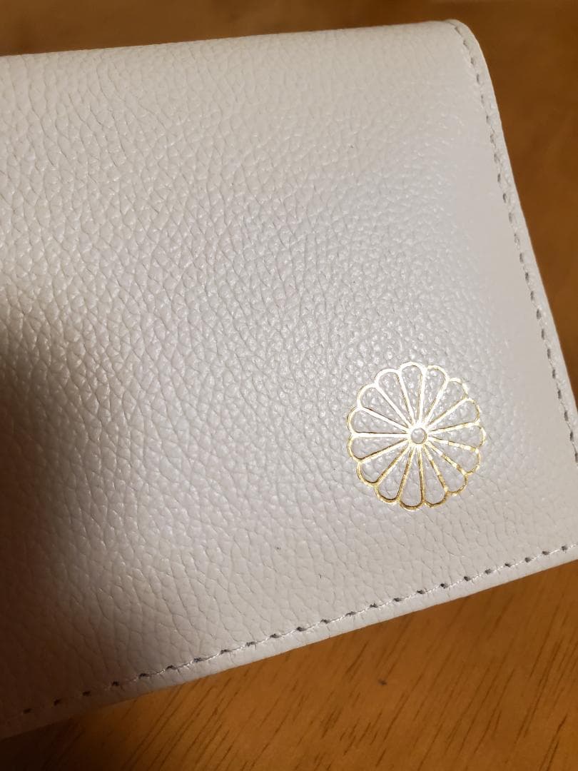 新品】皇居 本革 菊の紋入り ホワイト白 長財布 東御苑 - 小物