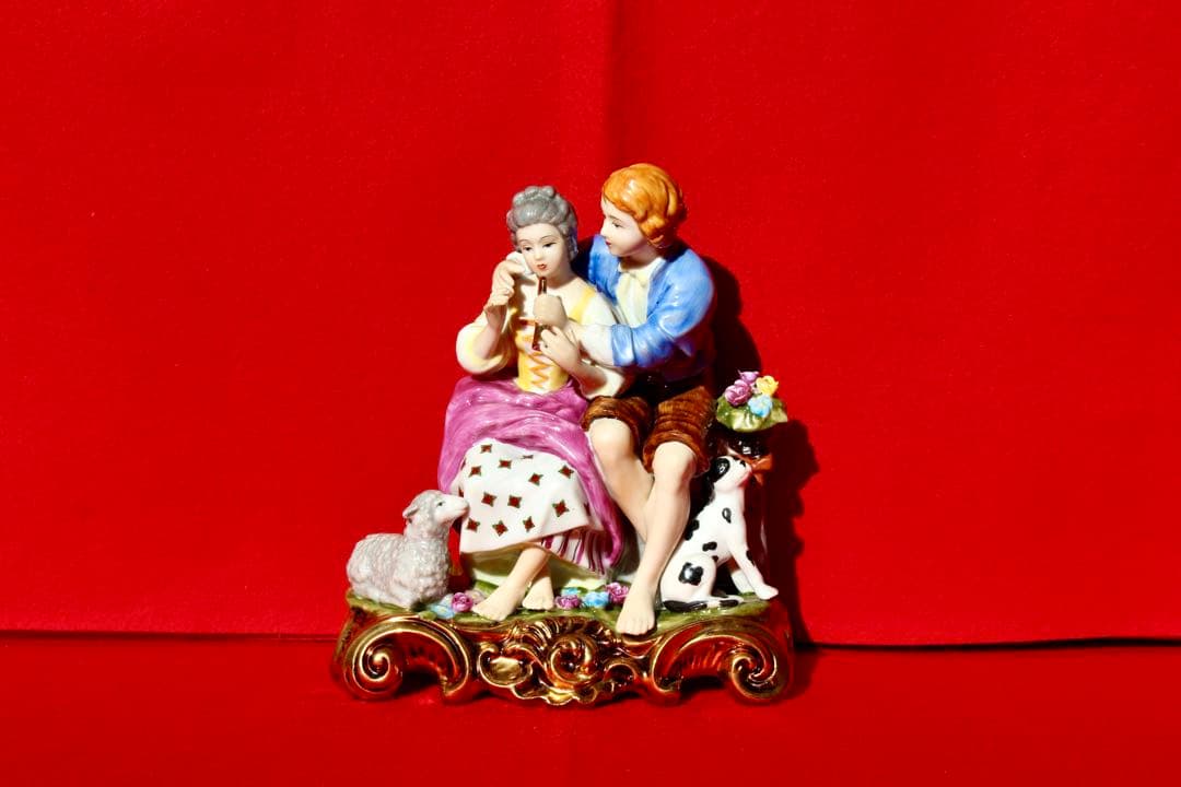 かわいい陶磁器【フィギュリン　羊飼いの男女】 マイセン 羊飼いの子供と子羊 フィギュリン 陶器人形 置物 男女
