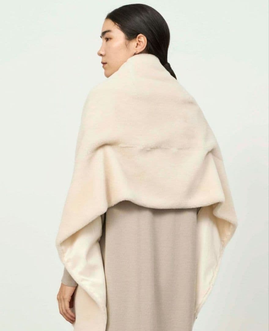 試着のみ完売SOÉJU ソージュ ウールボアケープ アイボリー 大草直子