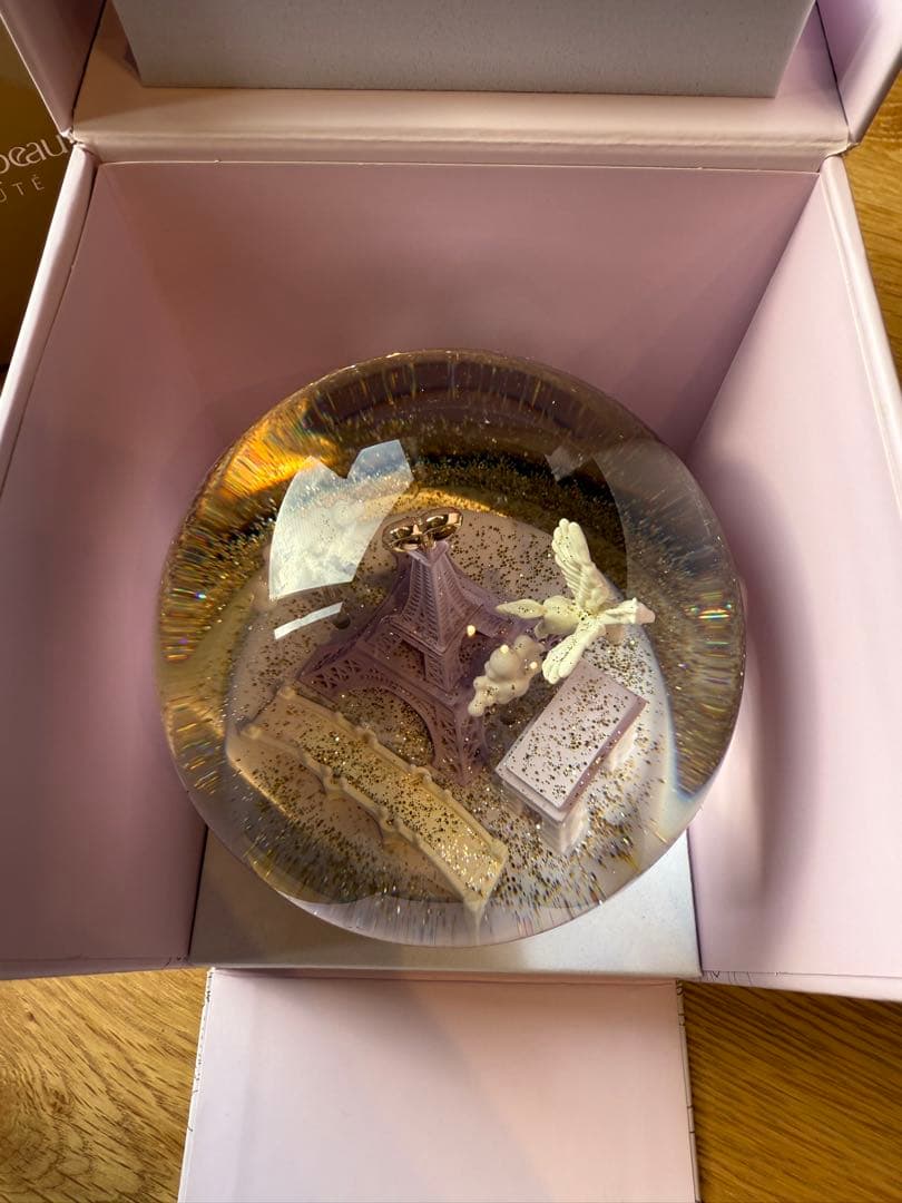 激レア 大人気クレドポーボーテ ホリデー 2024 ノベルティ スノードーム