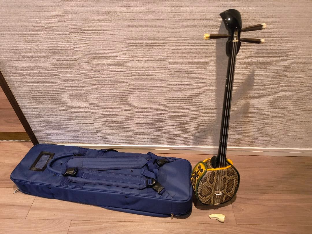 （ほぼ未使用）沖縄 三線 　爪・ケース付き　中古