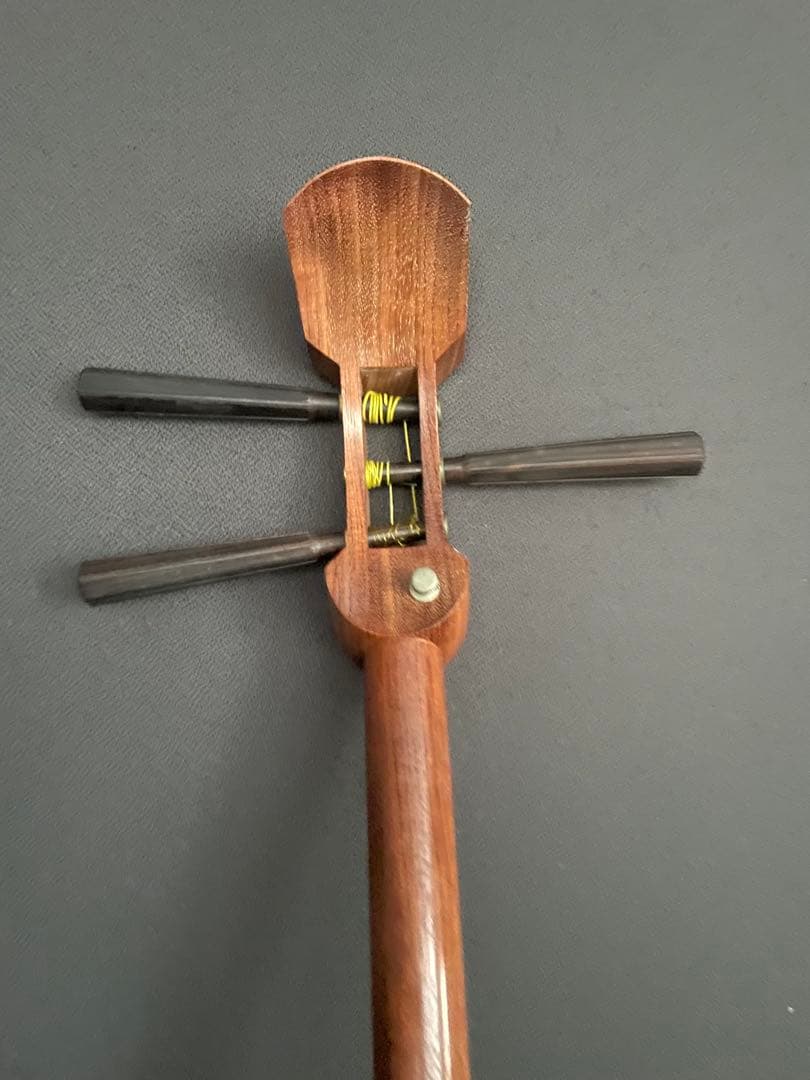 三味線　東さわり　花梨　皮やぶれなし　棹サイズ約30cm ケース付き