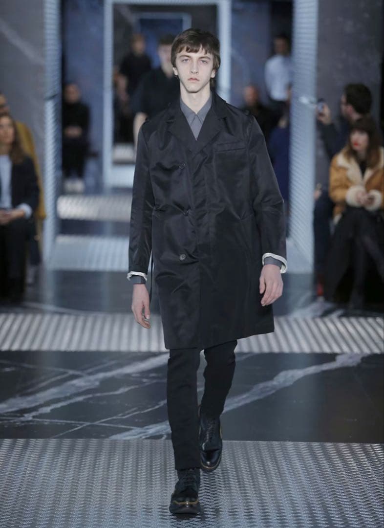 PRADA 15AWランウェイ シャツ M 緊張を解き、穏やかなトーンへと転換した「プラダ」 ミウッチャとラフ