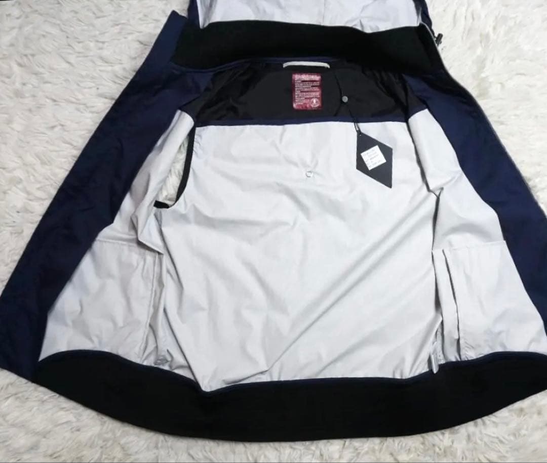 マーク＆ロナ Triangle Squareナイロンベスト フード脱着可