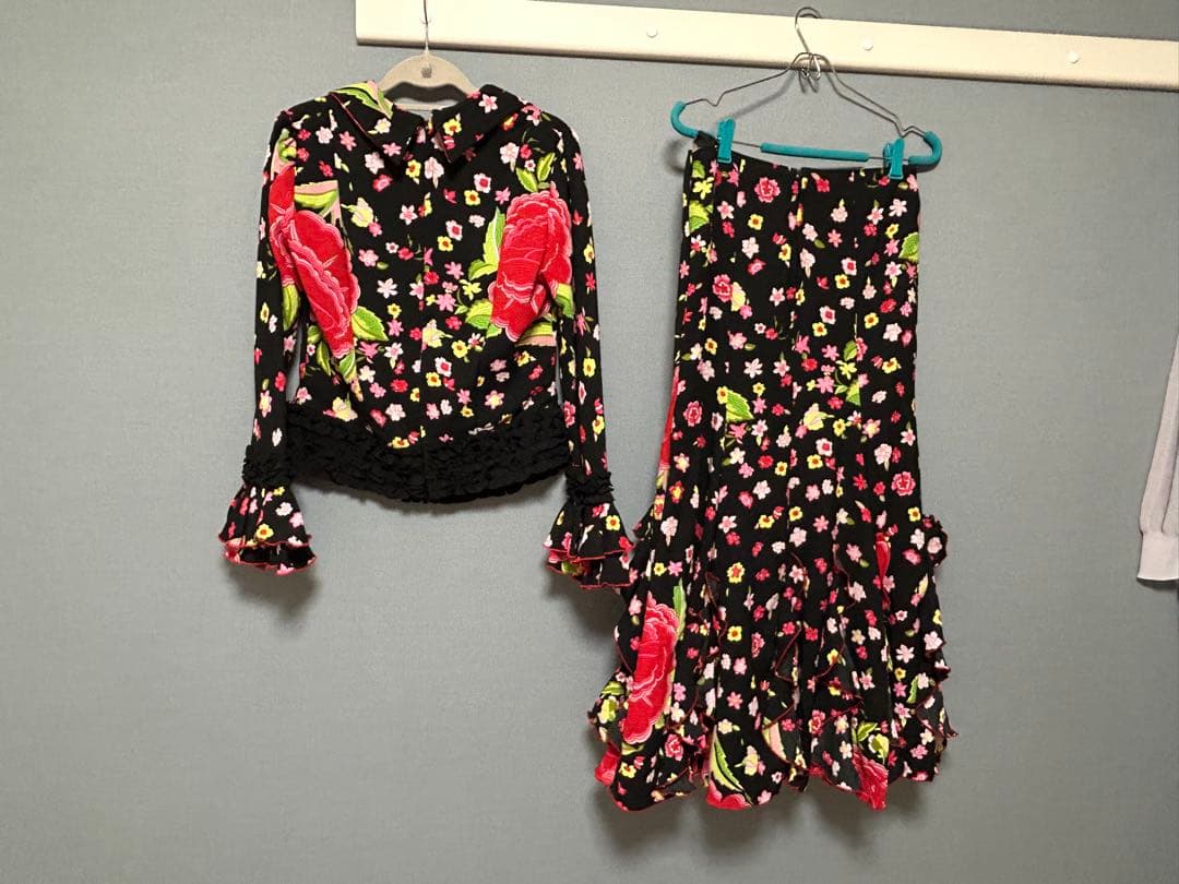 2026年1月3日まで限定値下げ フラメンコドレス 花柄 黒 フラメンコ衣裳