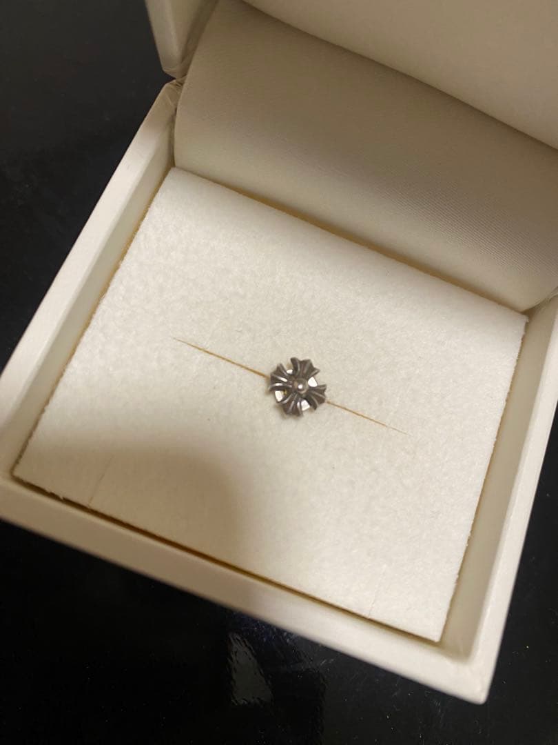 クロムハーツ スタッドピアス ケース付き クロムハーツ スタッドピアス ケース付き